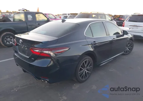 2021 Toyota Camry Se z USA, uszkodzony, nr VIN 4T1G11AK8MU457232